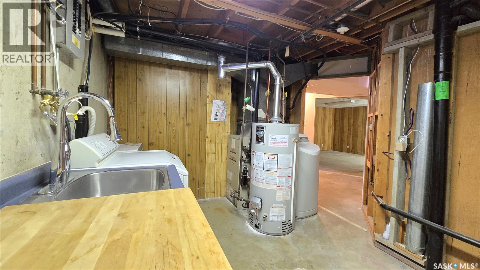 854 Broad Street N, Regina, SK - Indoor Photo Showing Basement