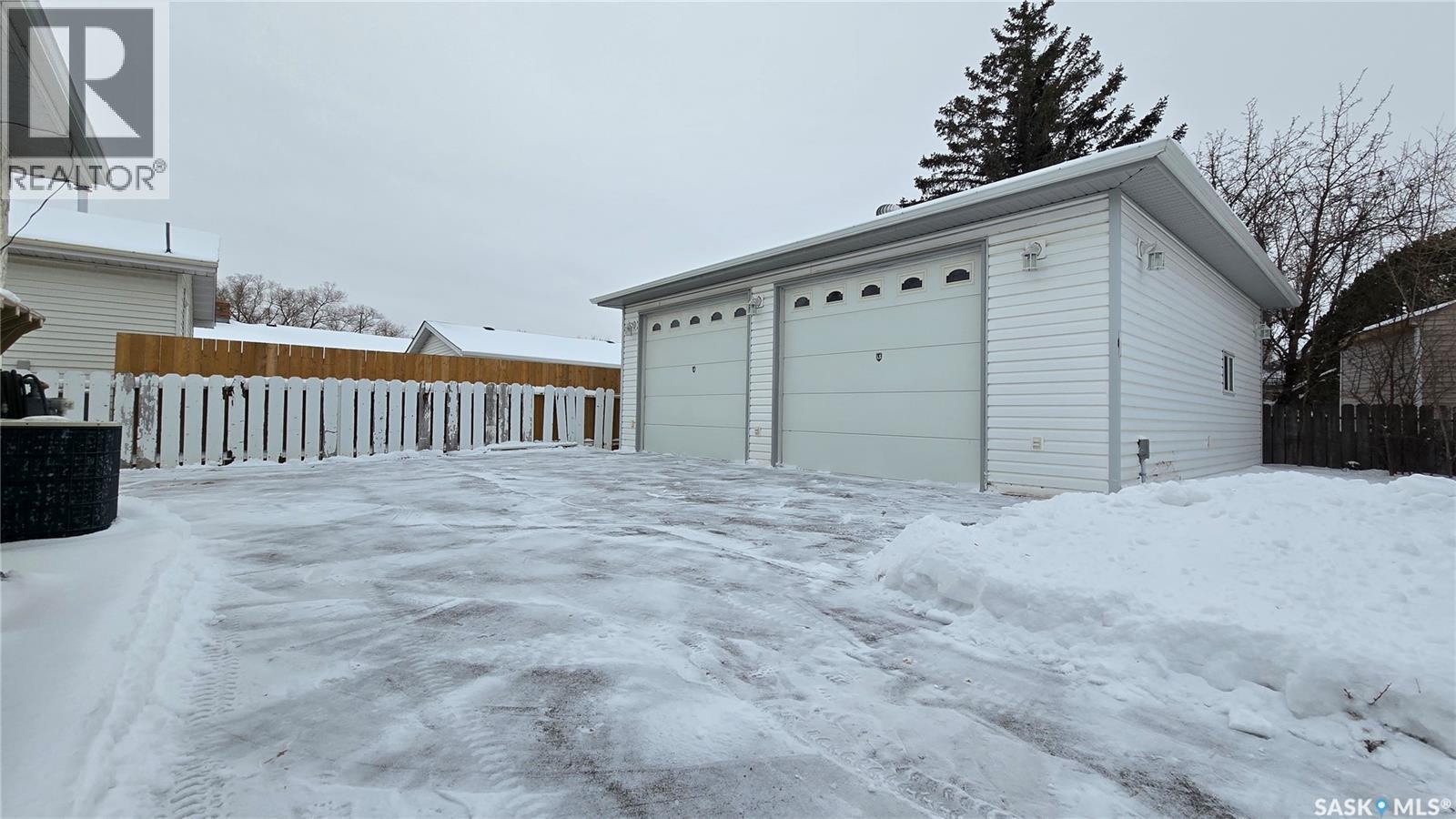 854 Broad Street N, Regina, SK - Outdoor With Exterior