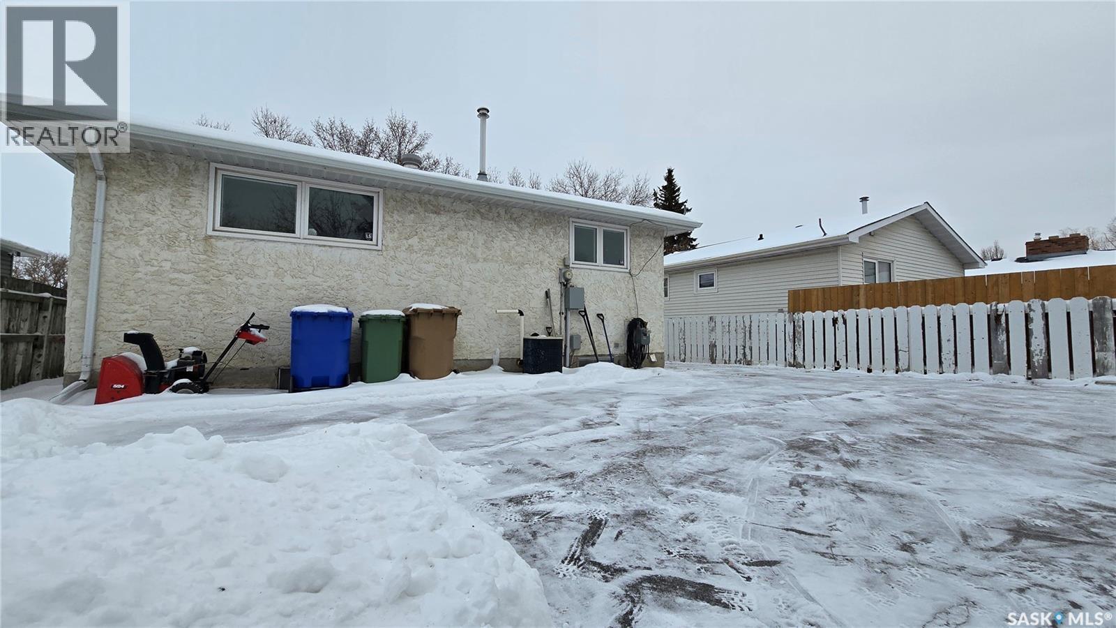 854 Broad Street N, Regina, SK - Outdoor