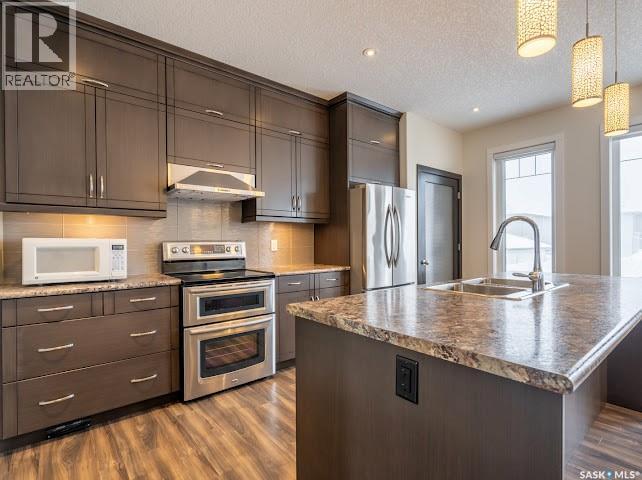 4337 Green Apple Drive E, Regina, SK - Indoor Photo Showing Kitchen With Stainless Steel Kitchen With Double Sink