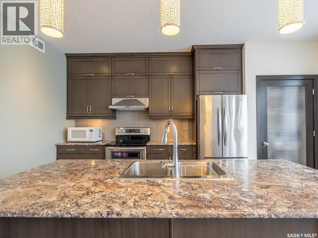 4337 Green Apple Drive E, Regina, SK - Indoor Photo Showing Kitchen With Stainless Steel Kitchen With Double Sink With Upgraded Kitchen