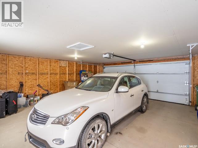 4337 Green Apple Drive E, Regina, SK - Indoor Photo Showing Garage