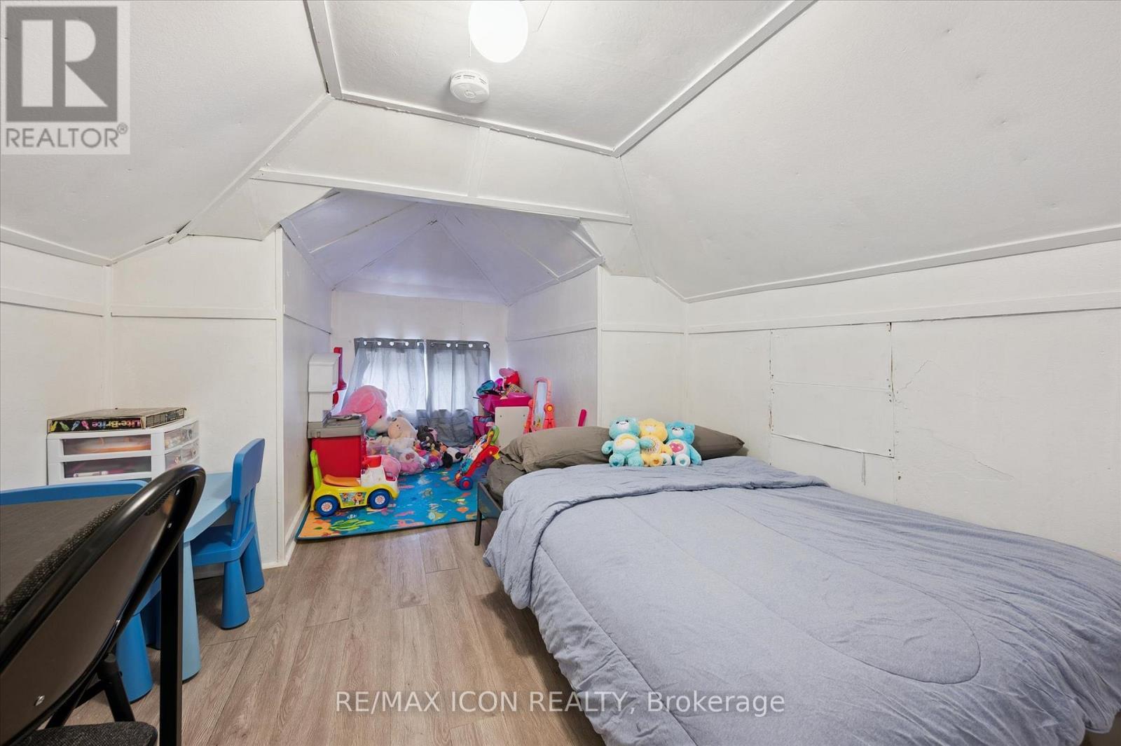 262 Madison Avenue S, Kitchener, ON - Indoor Photo Showing Bedroom