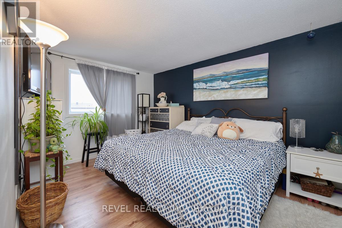 Upper - 88 Fox Run, Barrie, ON - Indoor Photo Showing Bedroom