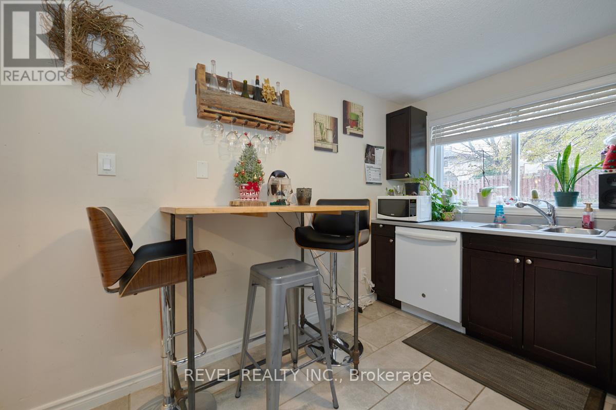 Upper - 88 Fox Run, Barrie, ON - Indoor Photo Showing Kitchen With Double Sink