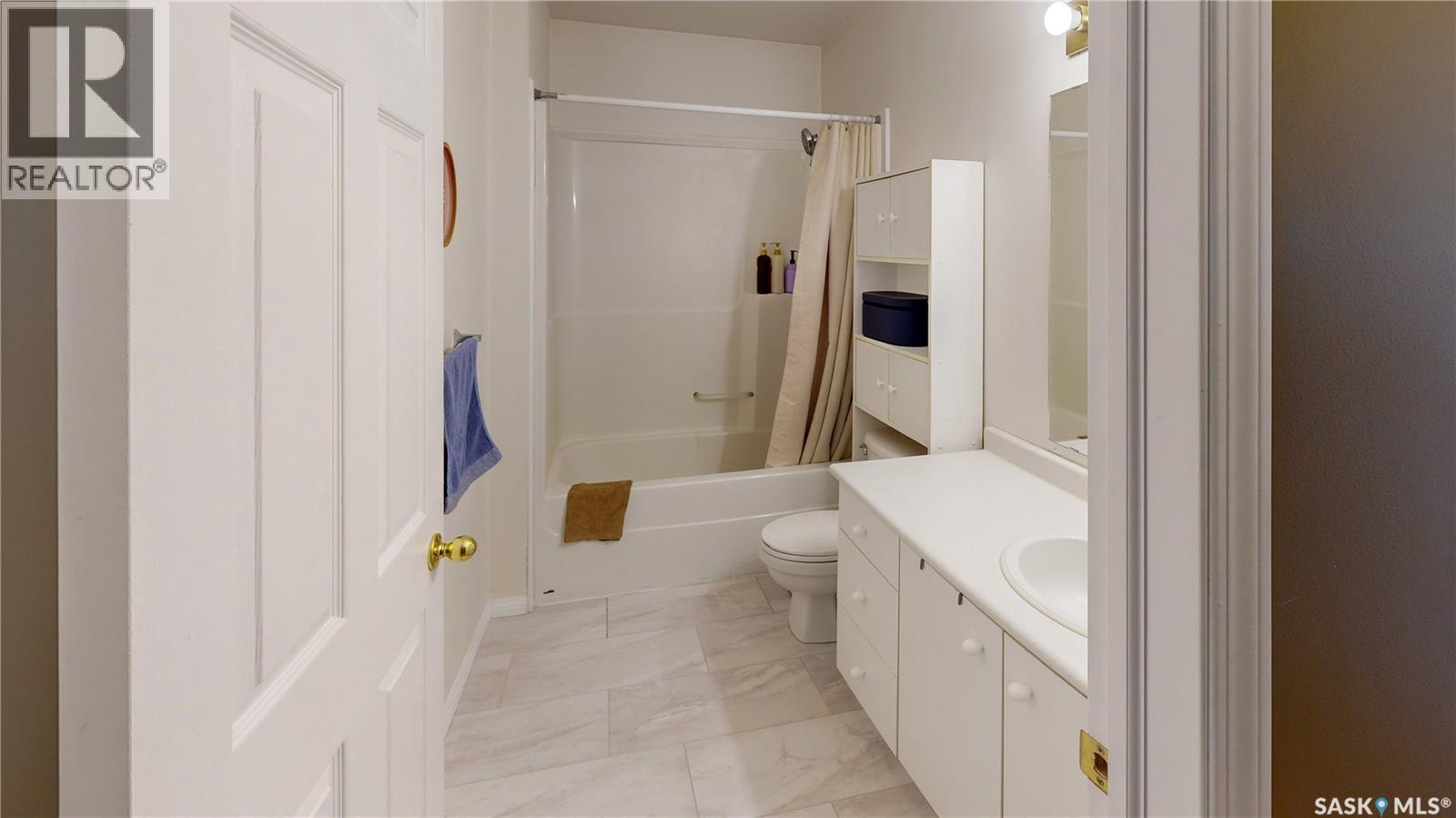 305 2203 Angus Street, Regina, SK - Indoor Photo Showing Bathroom