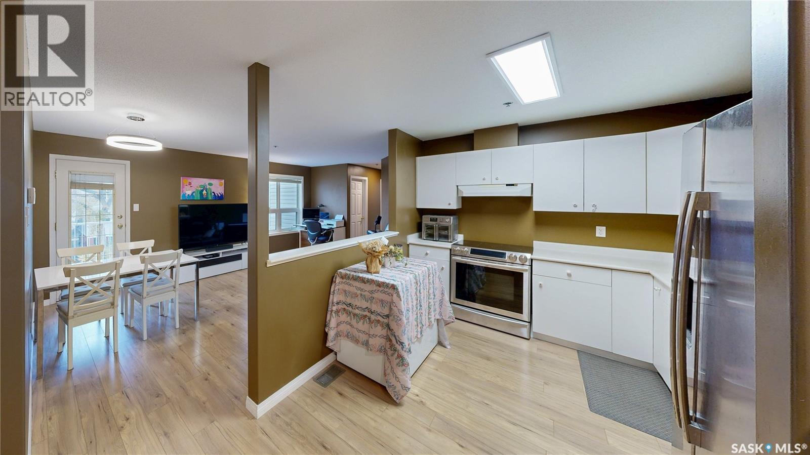 305 2203 Angus Street, Regina, SK - Indoor Photo Showing Kitchen