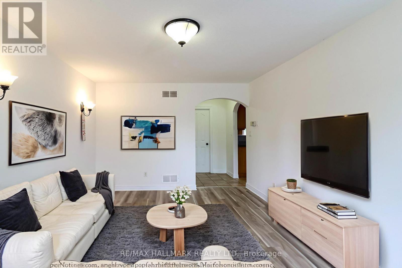 138 Colbeck Drive, Welland, ON - Indoor Photo Showing Living Room