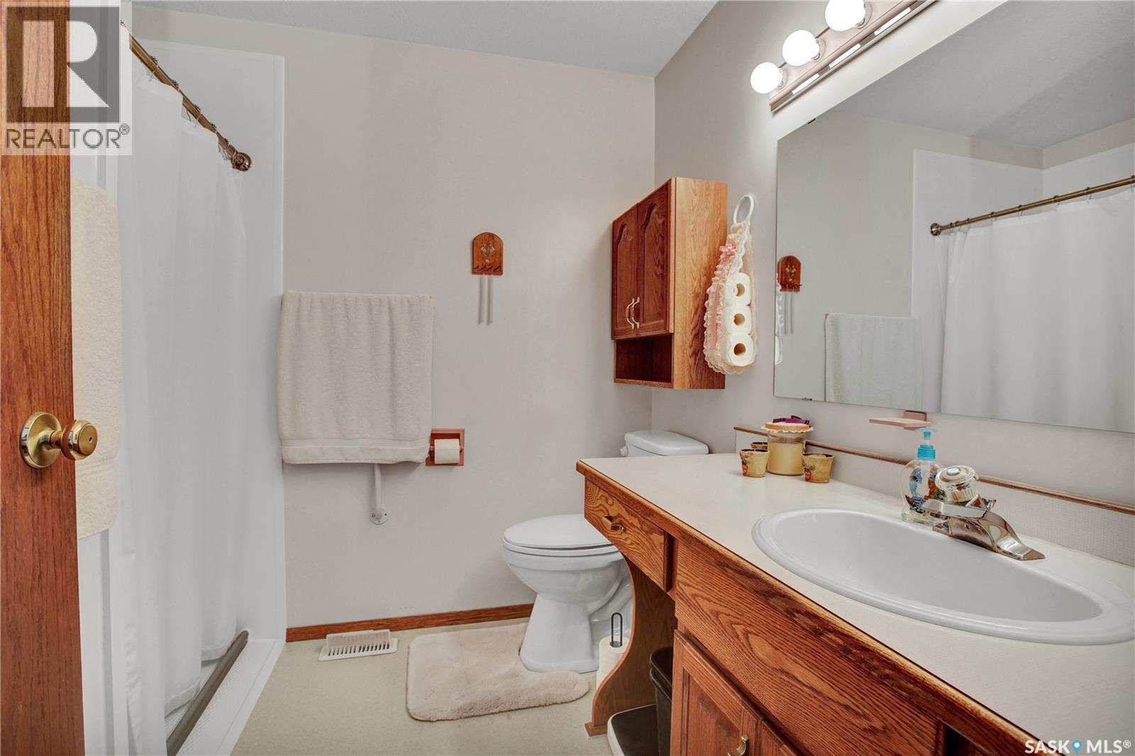 302 6Th Street, Hague, SK - Indoor Photo Showing Bathroom