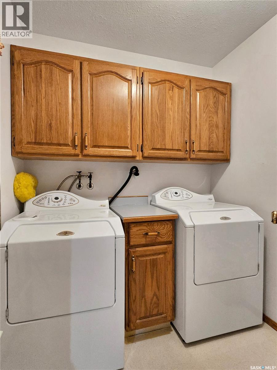 302 6Th Street, Hague, SK - Indoor Photo Showing Laundry Room