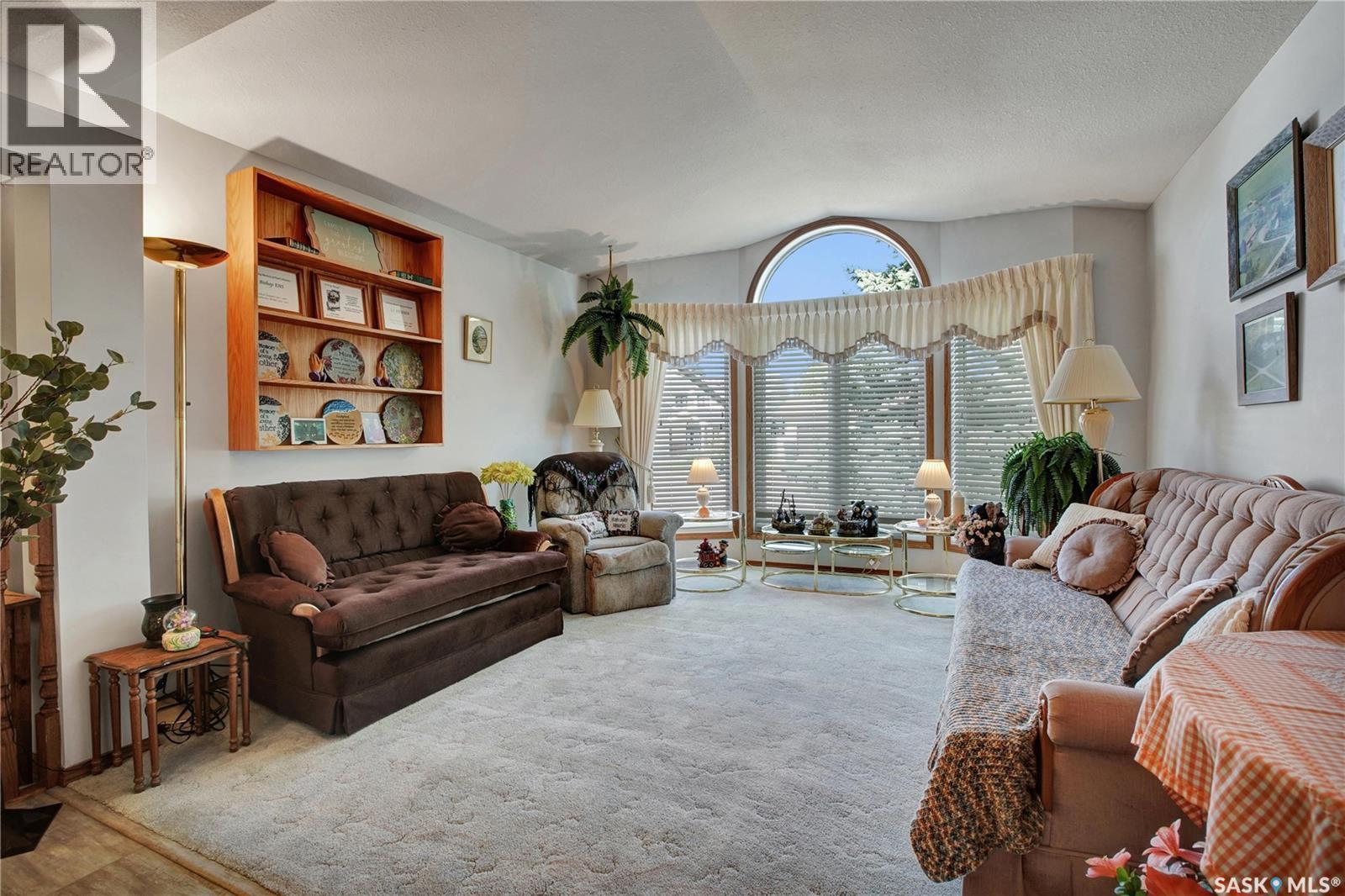 302 6Th Street, Hague, SK - Indoor Photo Showing Living Room