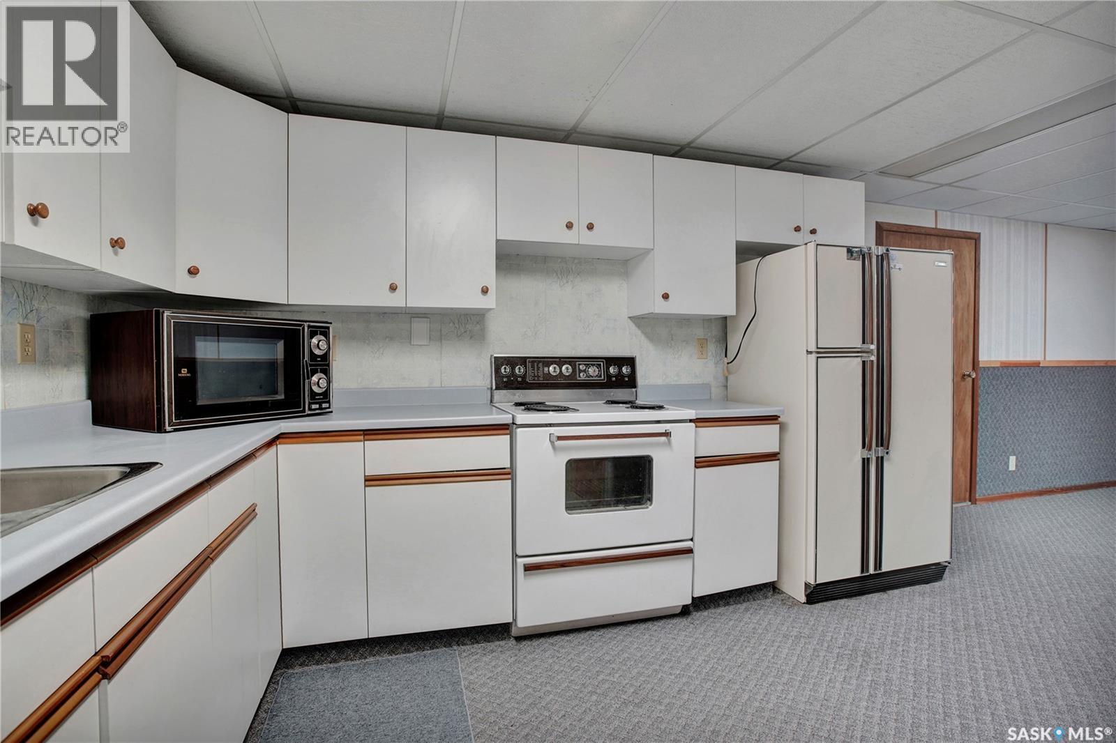 302 6Th Street, Hague, SK - Indoor Photo Showing Kitchen