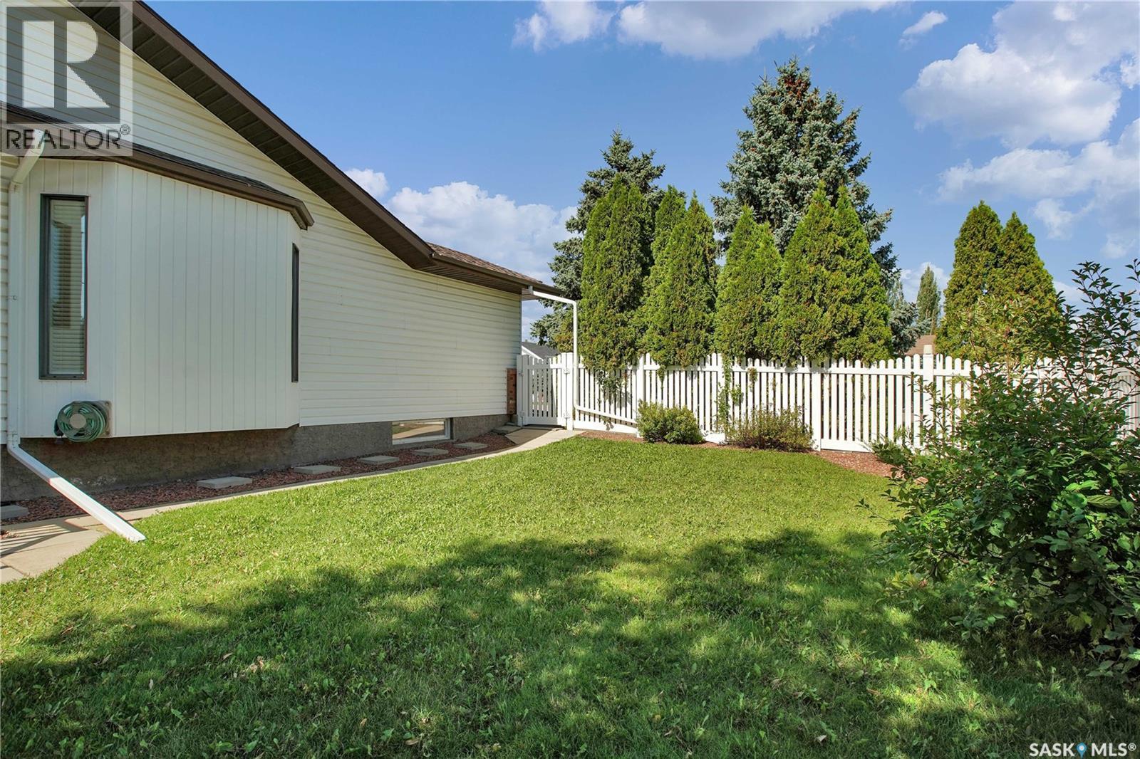 302 6Th Street, Hague, SK - Outdoor