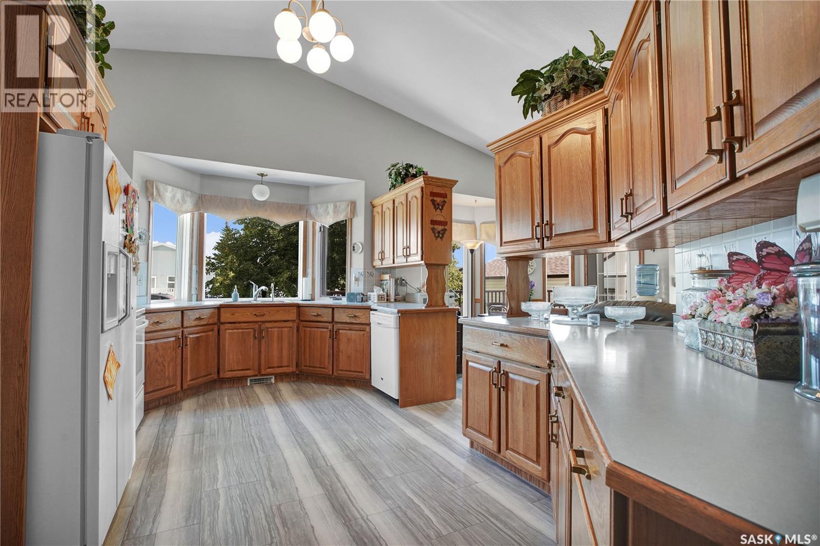 302 6Th Street, Hague, SK - Indoor Photo Showing Kitchen