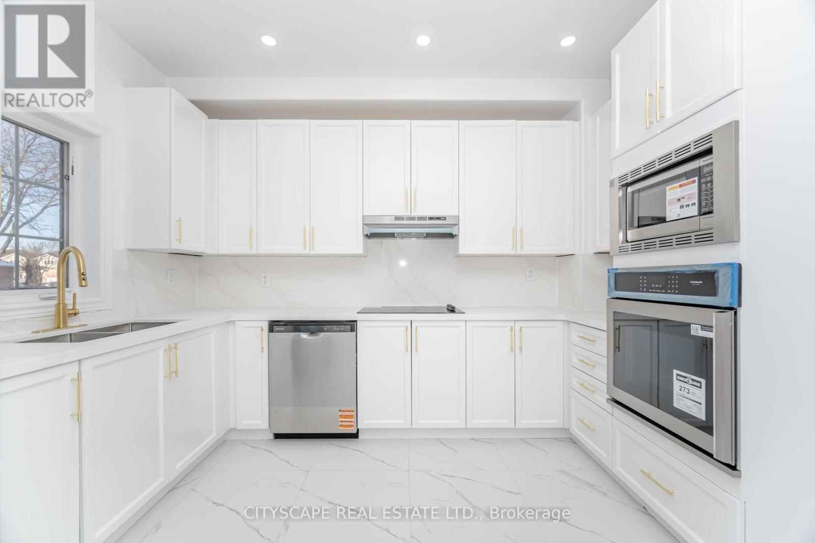 5843 Prairie Circle, Mississauga, ON - Indoor Photo Showing Kitchen