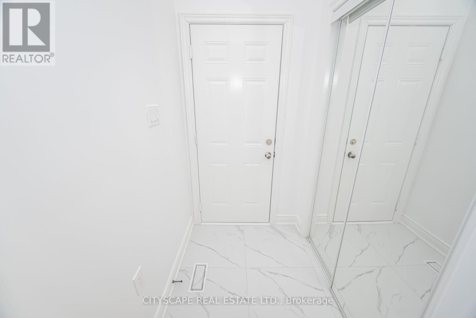 5843 Prairie Circle, Mississauga, ON - Indoor Photo Showing Other Room