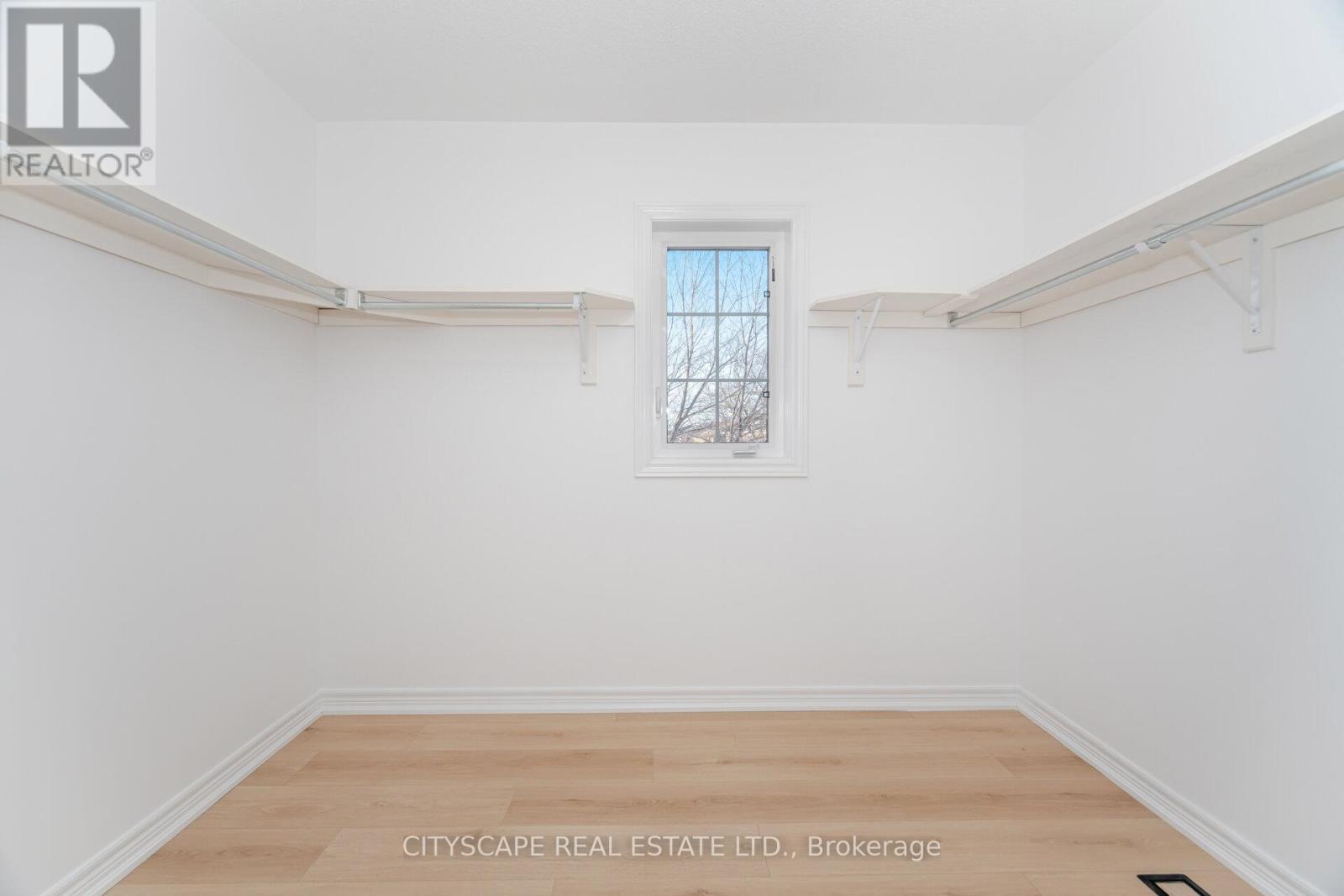 5843 Prairie Circle, Mississauga, ON - Indoor With Storage