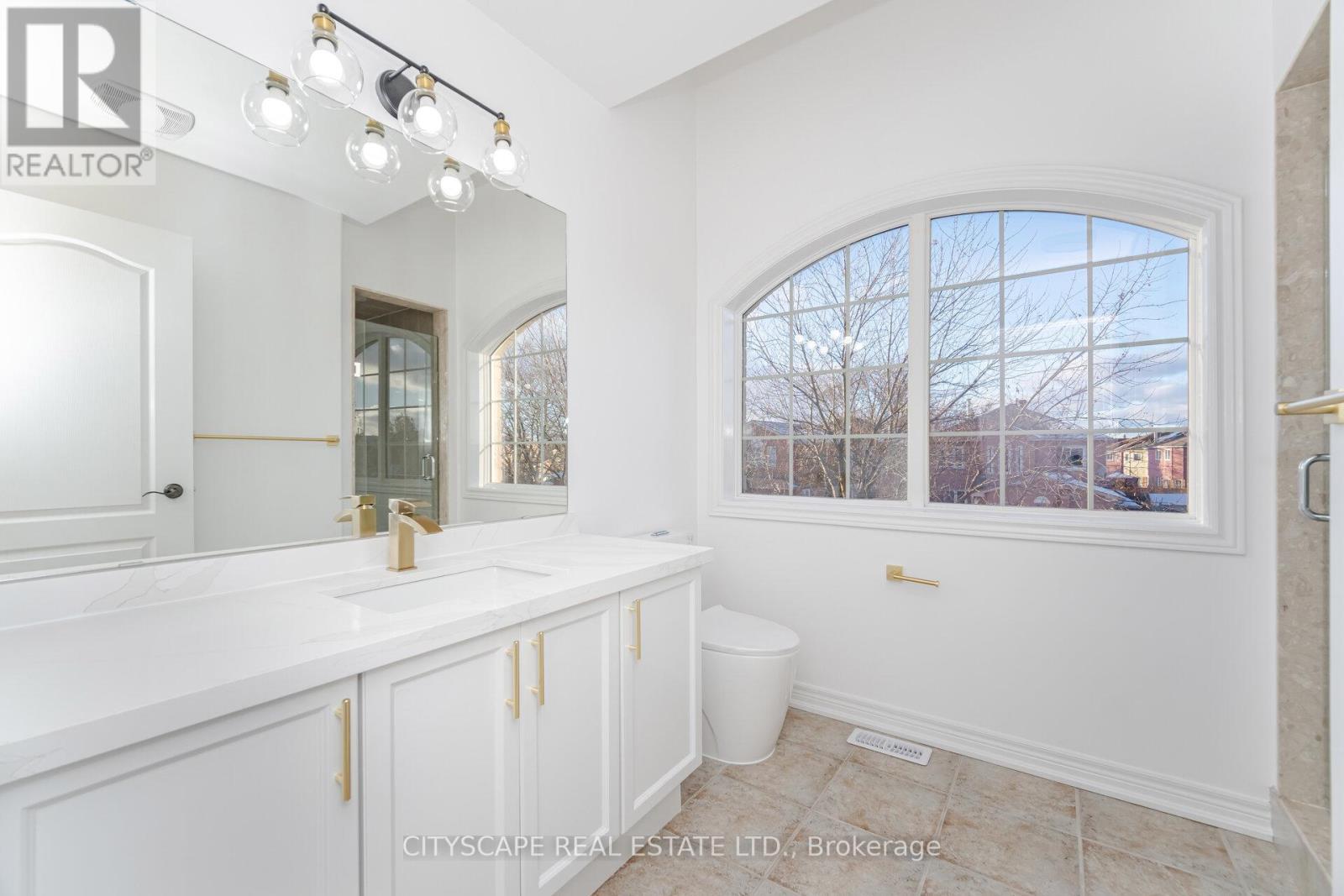 5843 Prairie Circle, Mississauga, ON - Indoor Photo Showing Bathroom