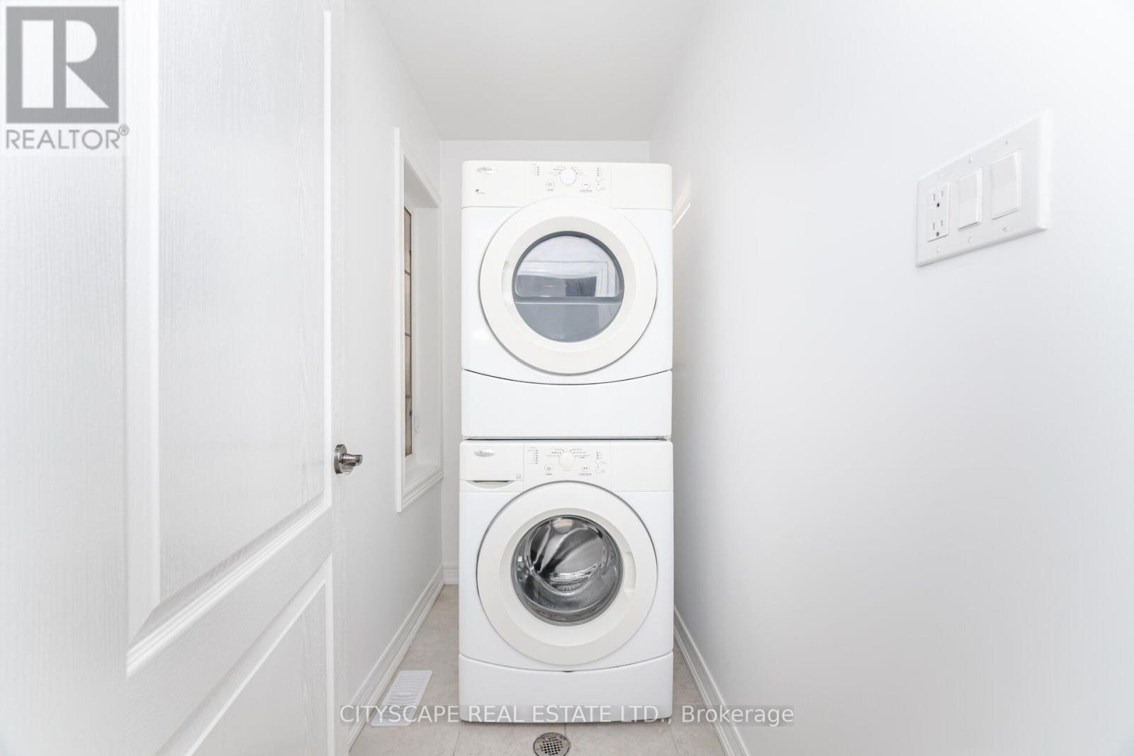 5843 Prairie Circle, Mississauga, ON - Indoor Photo Showing Laundry Room