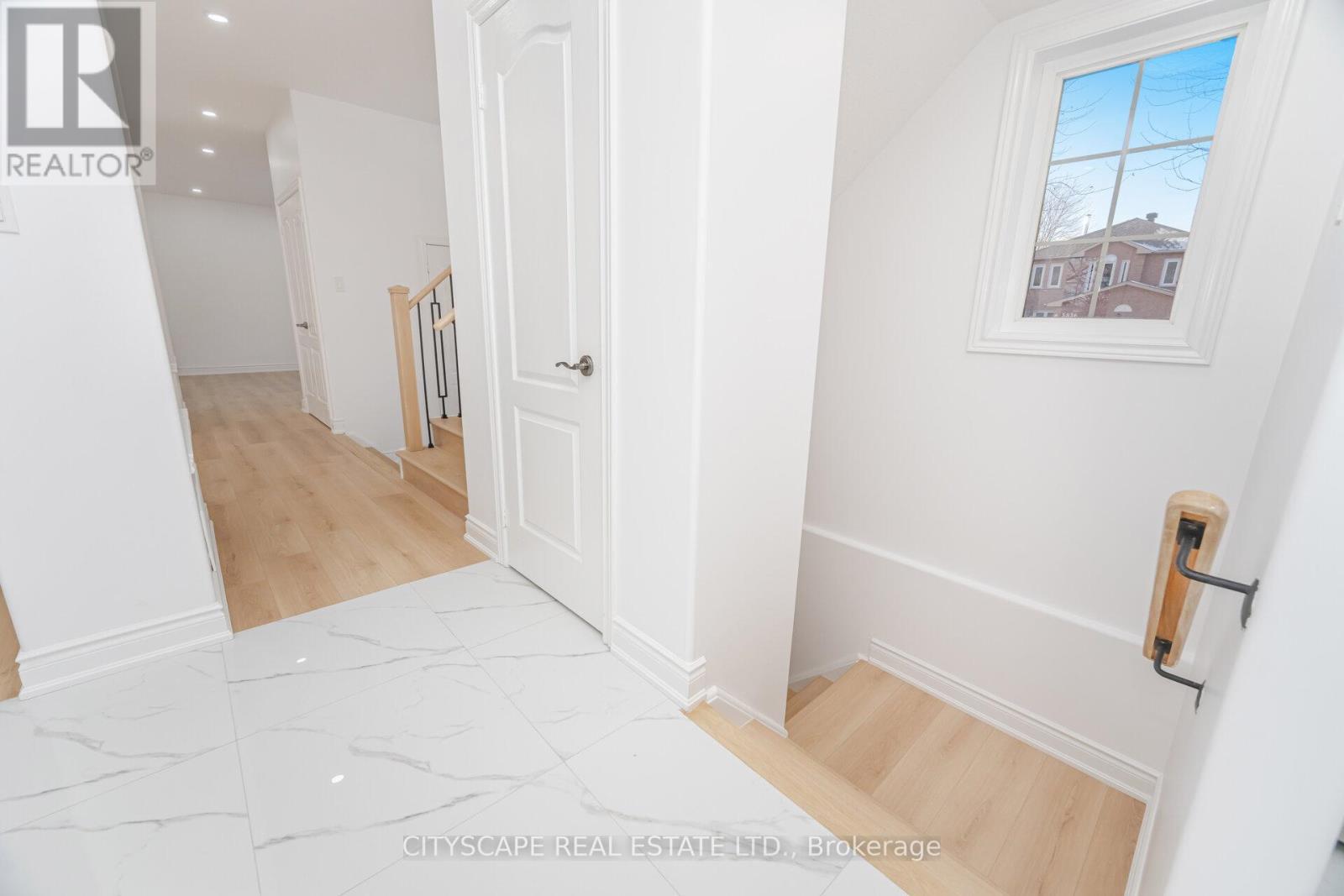 5843 Prairie Circle, Mississauga, ON - Indoor Photo Showing Other Room