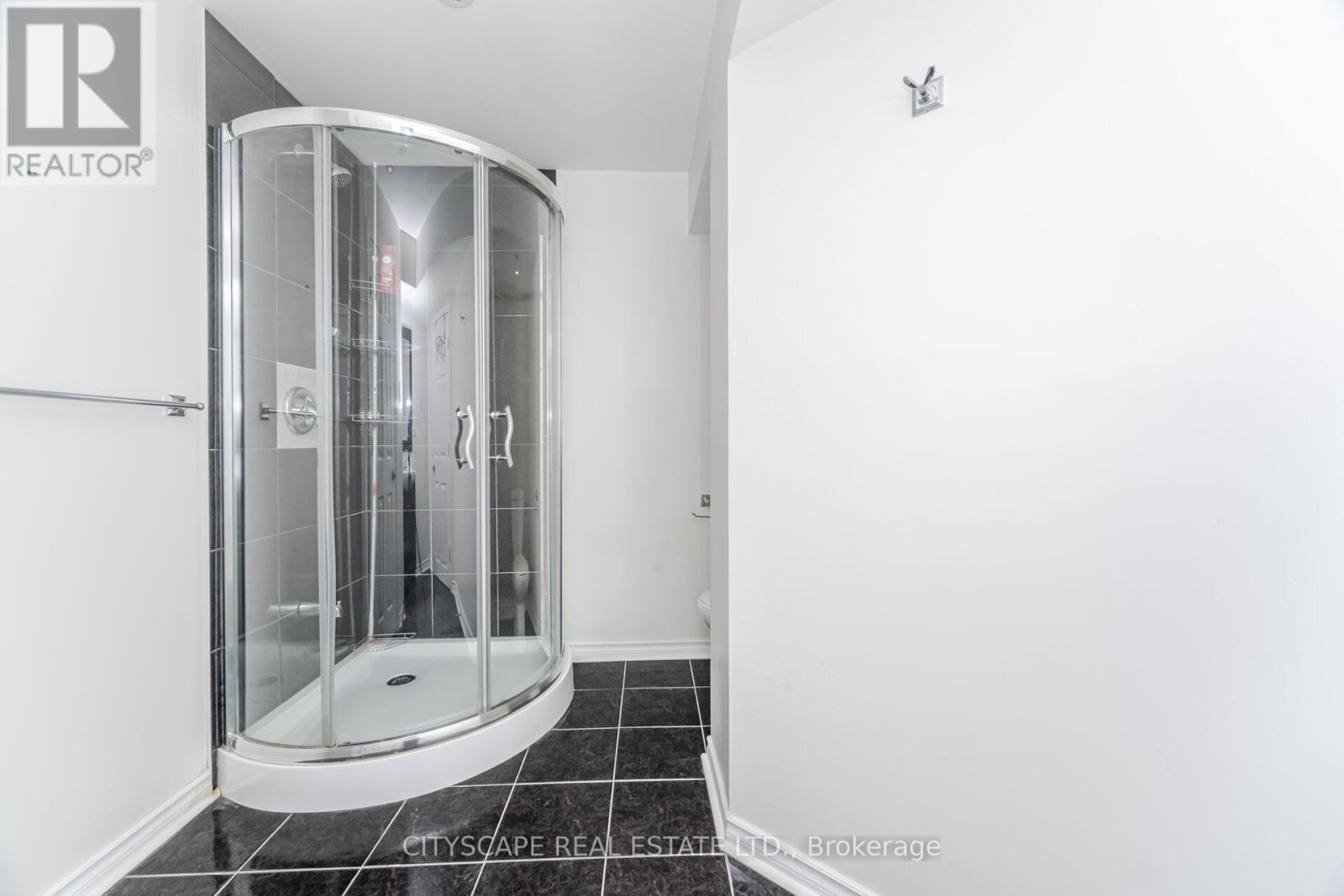 5843 Prairie Circle, Mississauga, ON - Indoor Photo Showing Bathroom