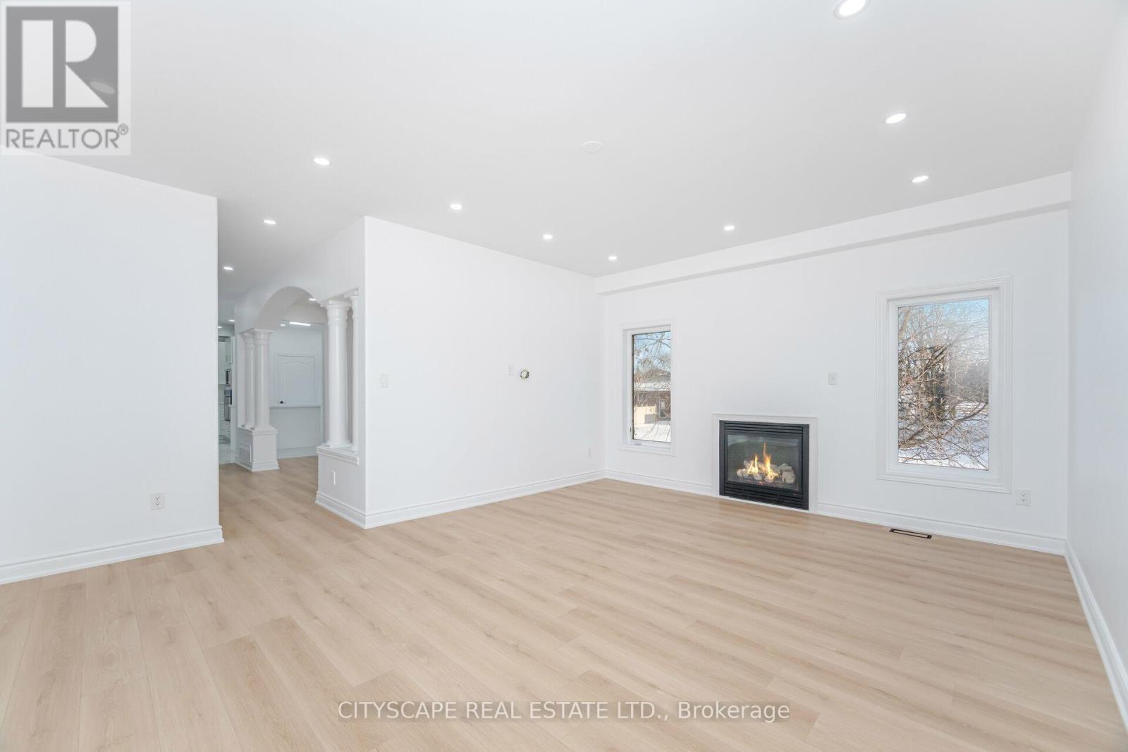 5843 Prairie Circle, Mississauga, ON - Indoor With Fireplace