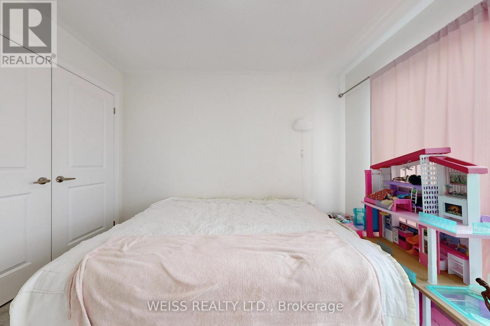 6729 Thickson Road N, Whitby, ON - Indoor Photo Showing Bedroom