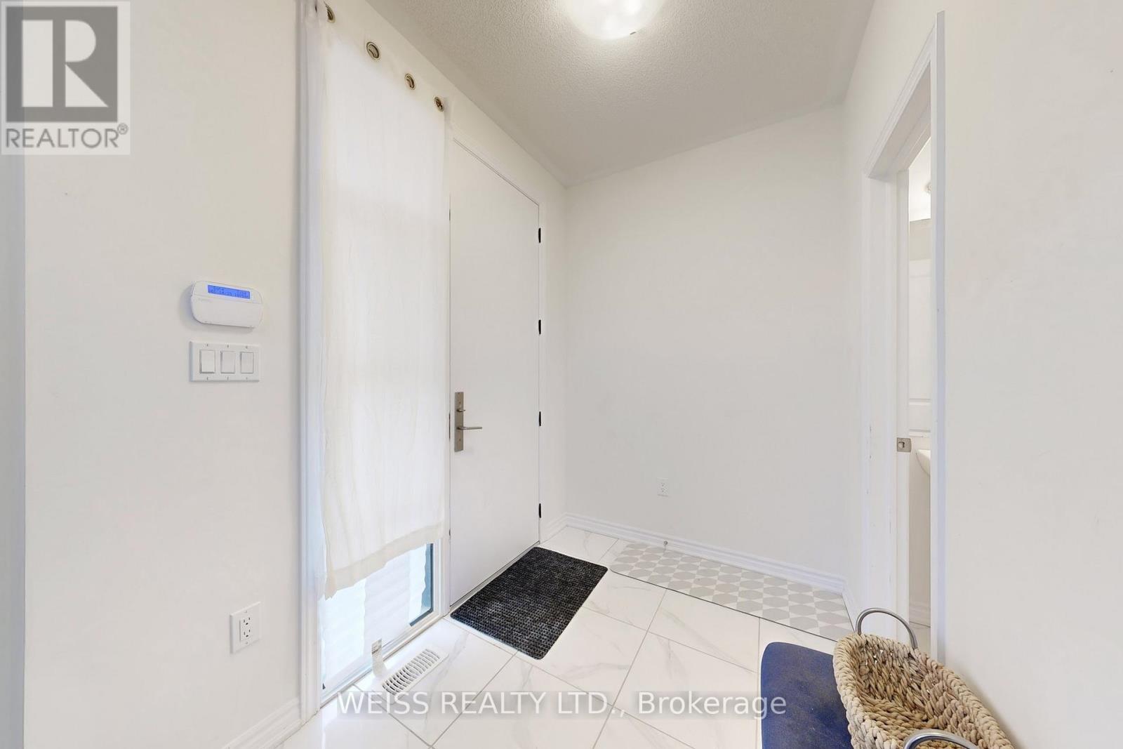 6729 Thickson Road N, Whitby, ON - Indoor Photo Showing Other Room