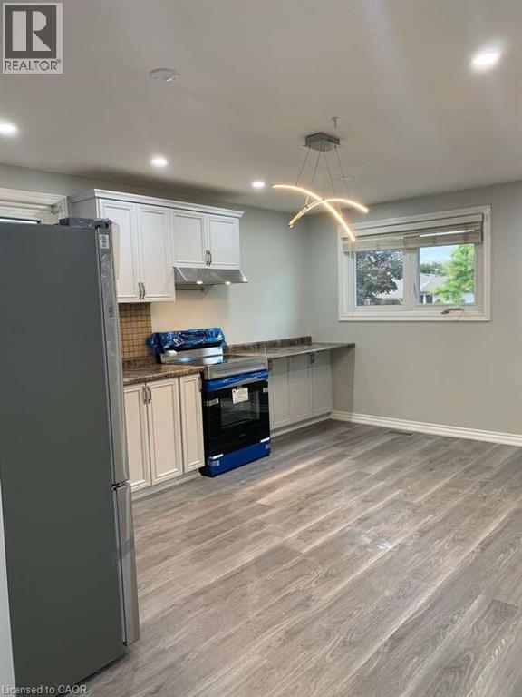 35 Folkestone Avenue Unit# Upper, Hamilton, ON - Indoor Photo Showing Kitchen