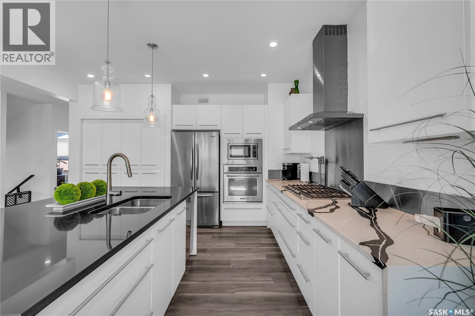 231 Atton Court, Saskatoon, SK - Indoor Photo Showing Kitchen With Double Sink With Upgraded Kitchen