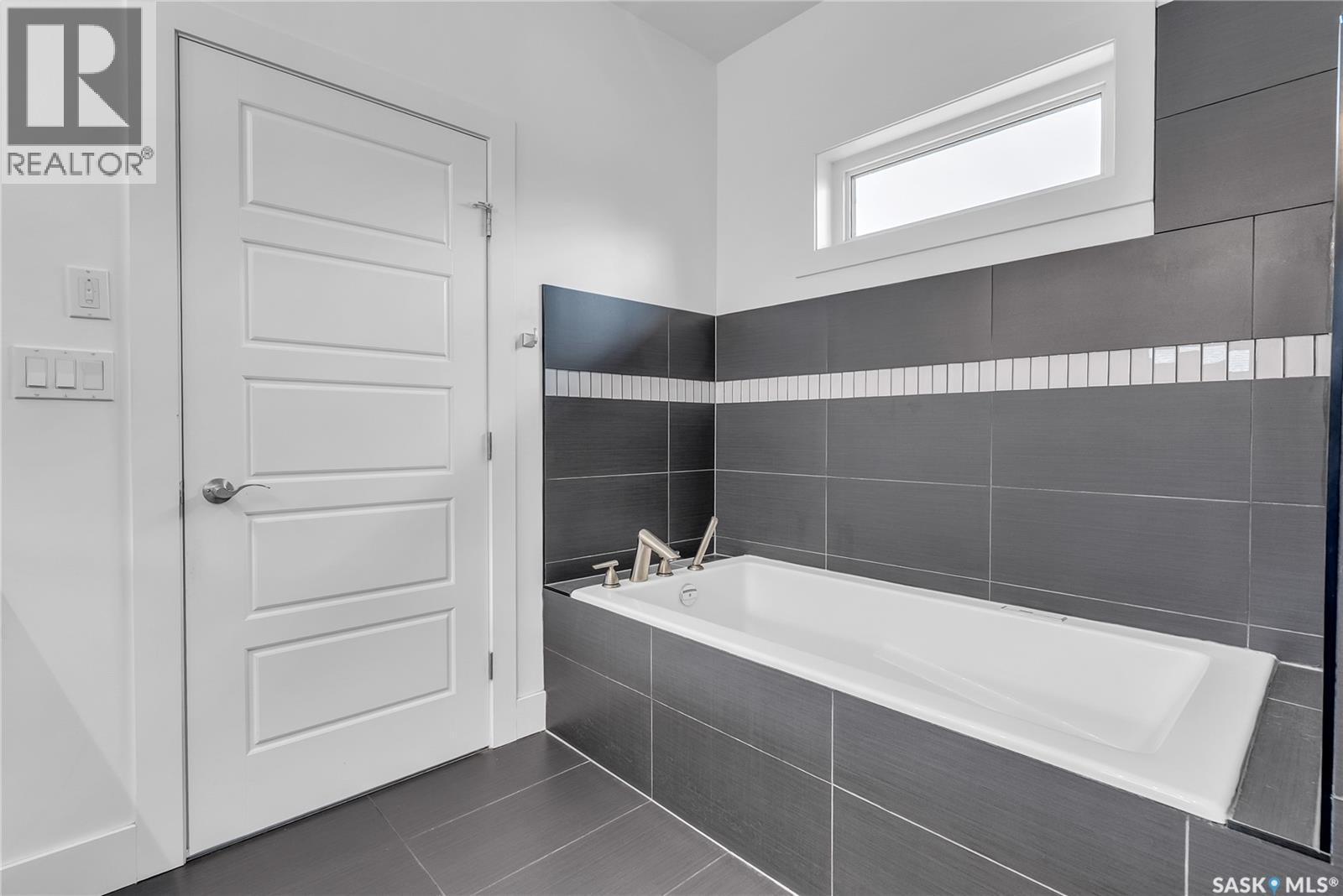 231 Atton Court, Saskatoon, SK - Indoor Photo Showing Bathroom