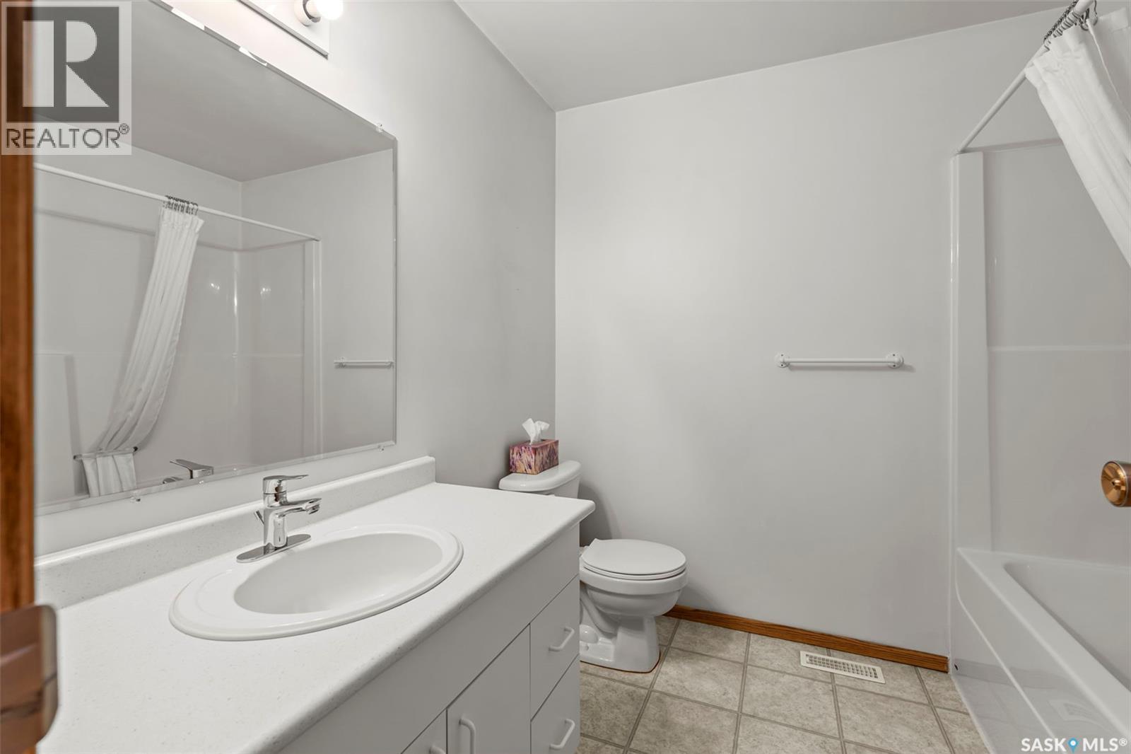 206A Cruise Street, Saskatoon, SK - Indoor Photo Showing Bathroom