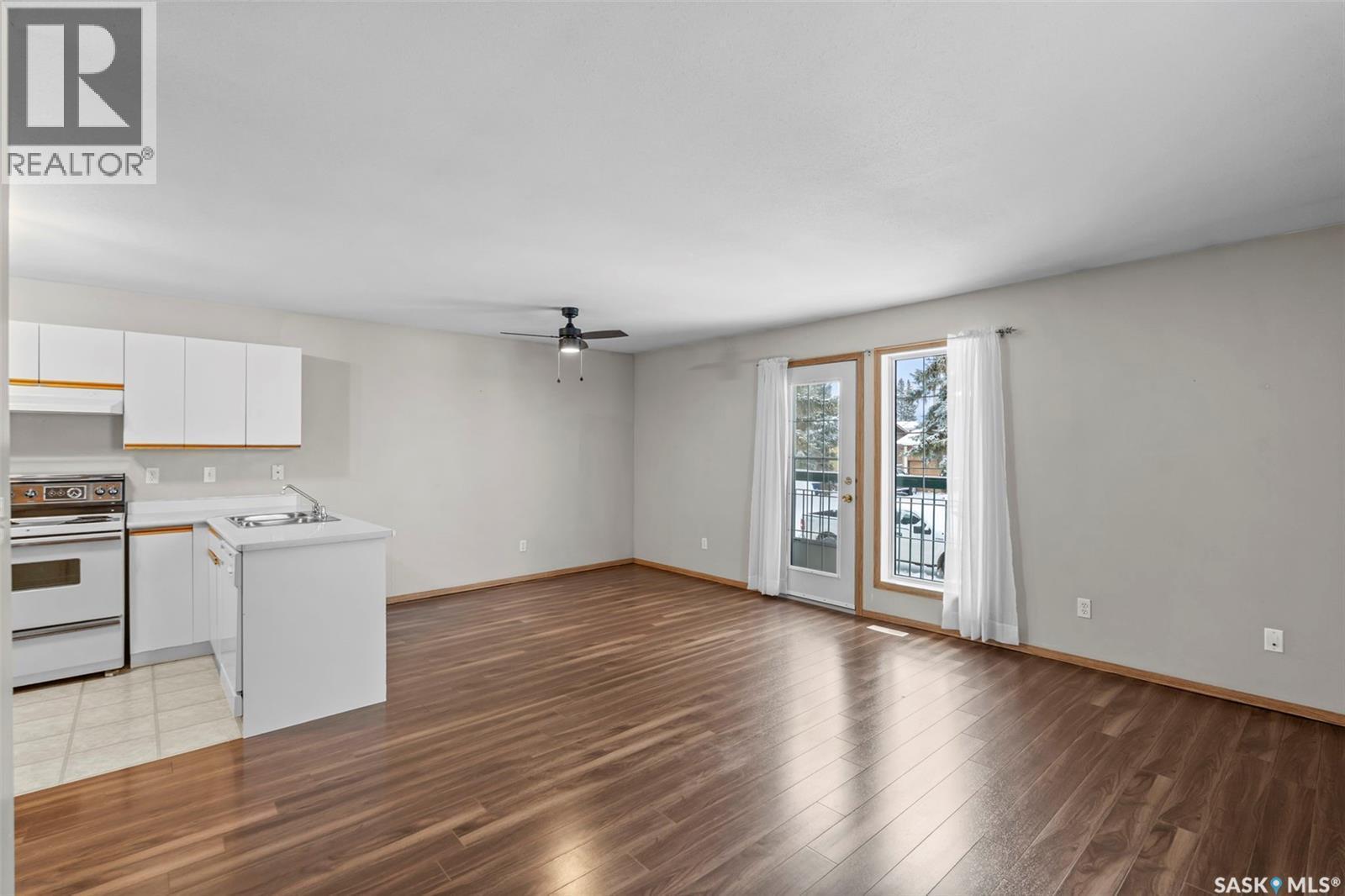 206A Cruise Street, Saskatoon, SK - Indoor Photo Showing Kitchen