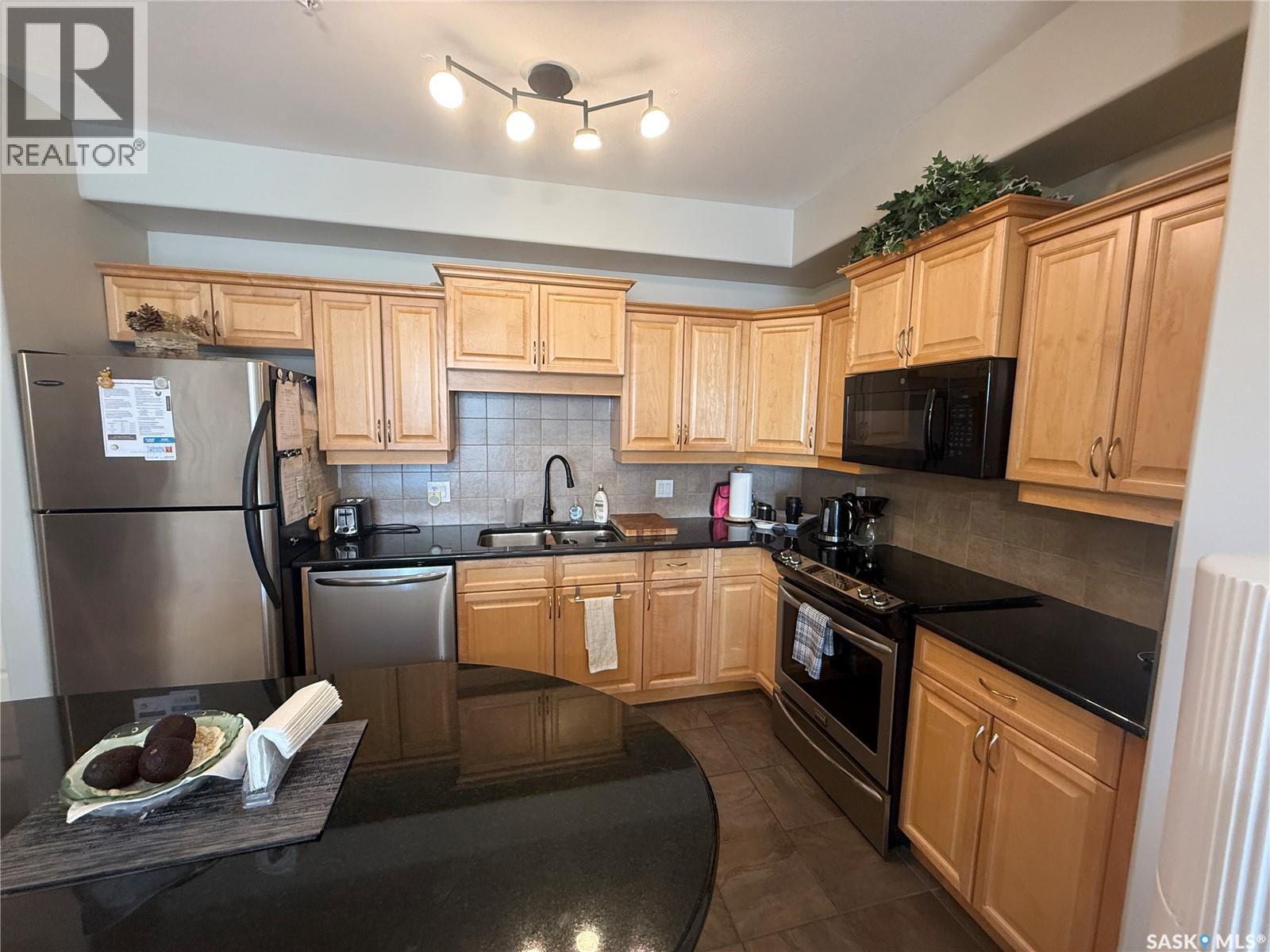307 615 Saskatchewan Crescent W, Saskatoon, SK - Indoor Photo Showing Kitchen With Stainless Steel Kitchen With Double Sink