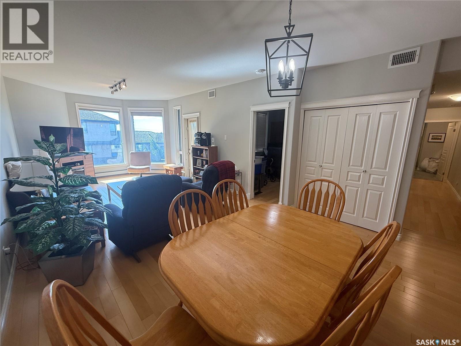 307 615 Saskatchewan Crescent W, Saskatoon, SK - Indoor Photo Showing Dining Room