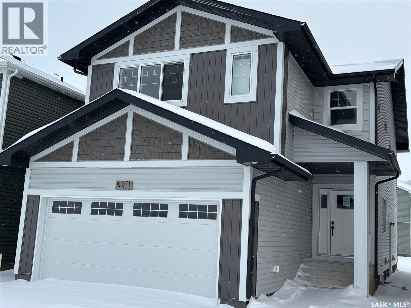 951 Traeger Manor, Saskatoon, SK - Outdoor With Exterior