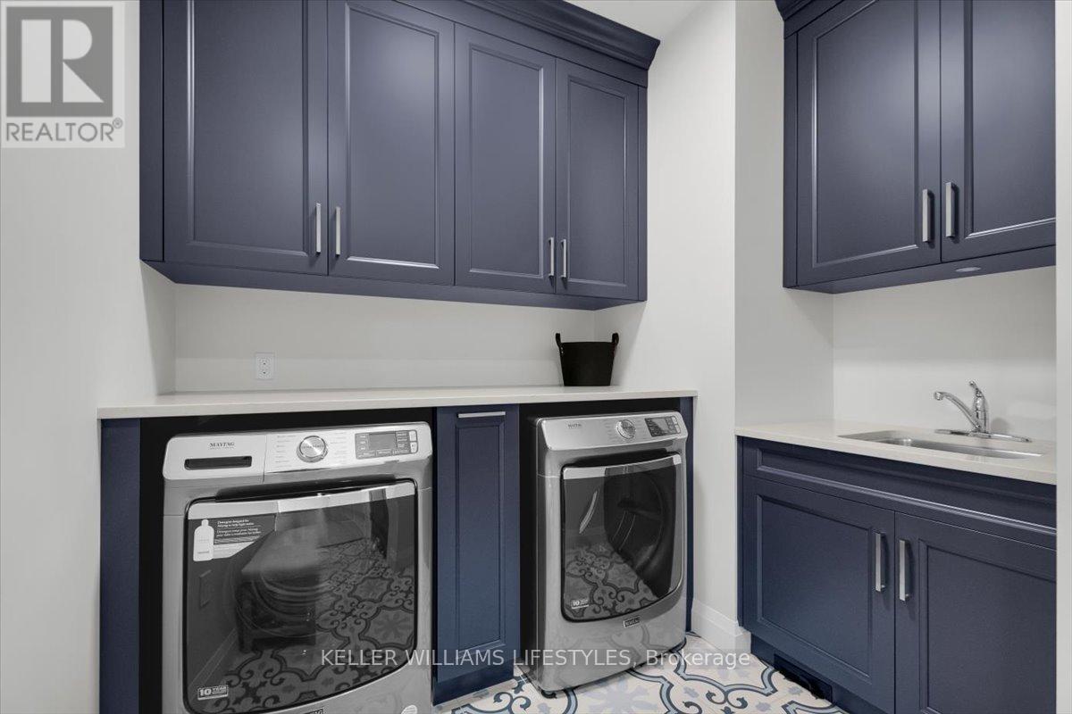 Laundry main floor - 956 Eagletrace Drive, London North (North S), ON - Indoor Photo Showing Laundry Room