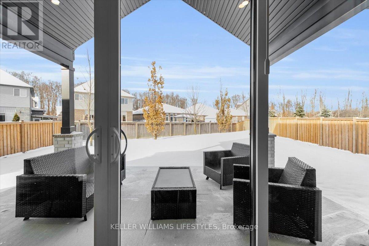 Cover patio - 956 Eagletrace Drive, London North (North S), ON - Outdoor With Deck Patio Veranda With Exterior