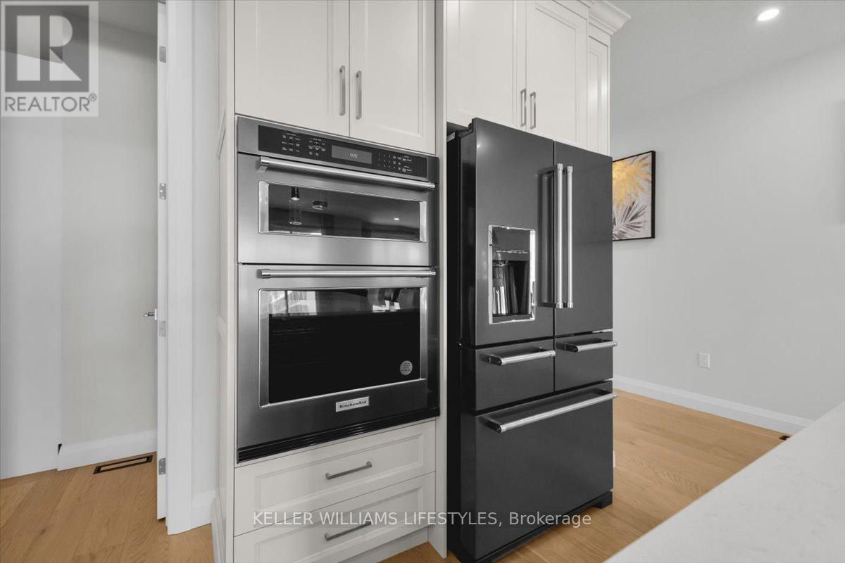 Kitchen - 956 Eagletrace Drive, London North (North S), ON - Indoor Photo Showing Other Room
