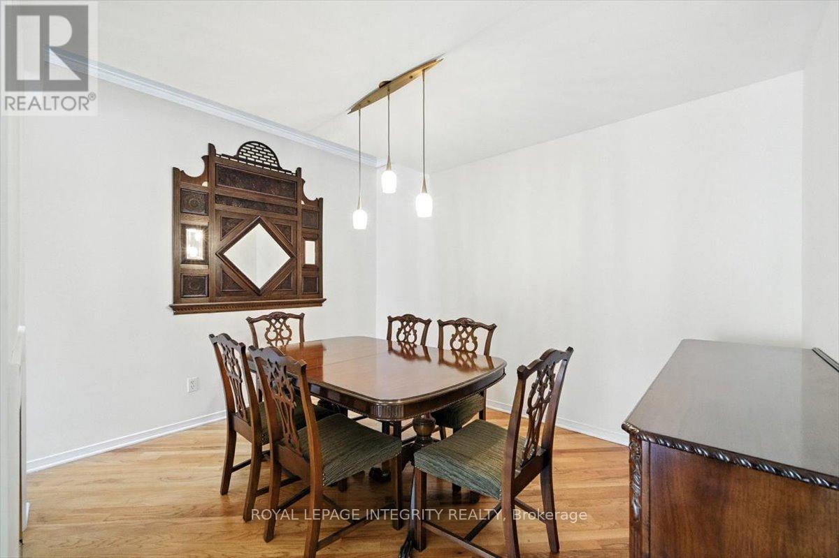 17 Columbus Avenue, Ottawa, ON - Indoor Photo Showing Dining Room