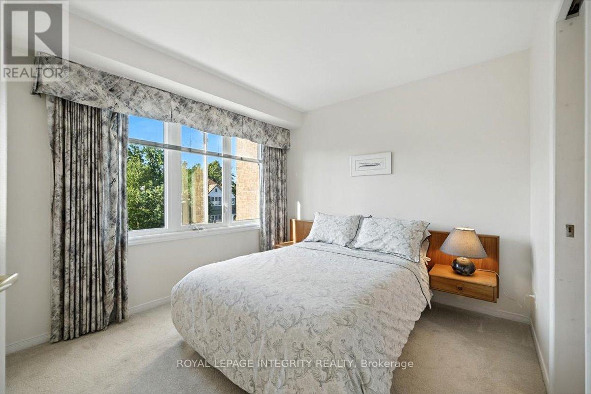 17 Columbus Avenue, Ottawa, ON - Indoor Photo Showing Bedroom
