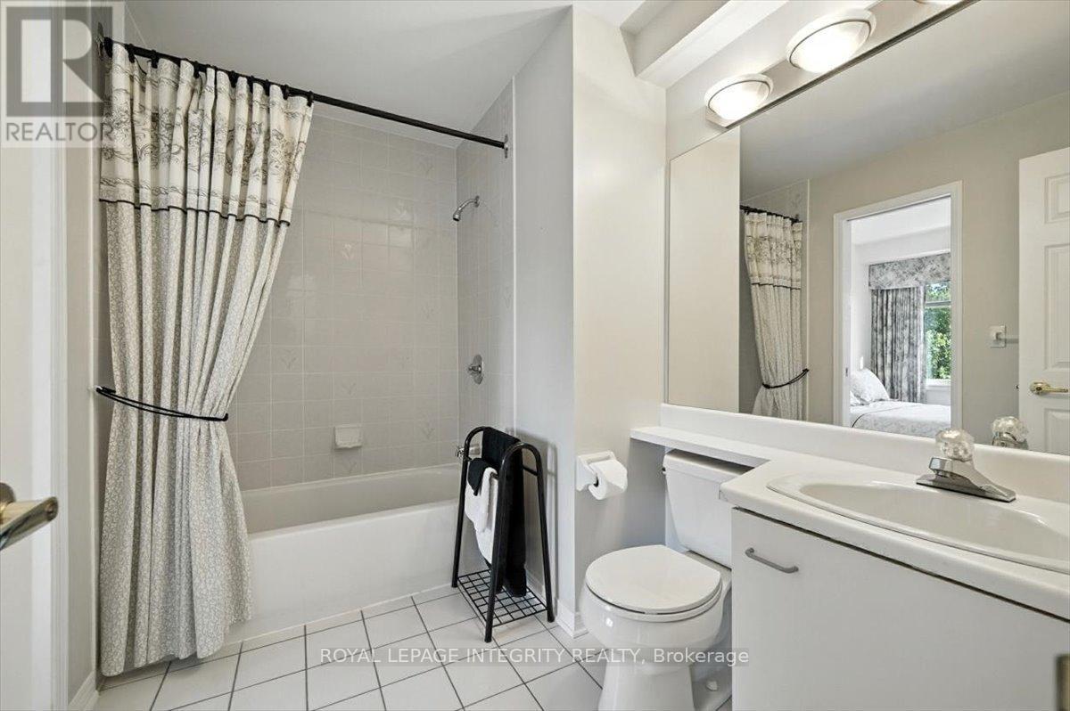 17 Columbus Avenue, Ottawa, ON - Indoor Photo Showing Bathroom