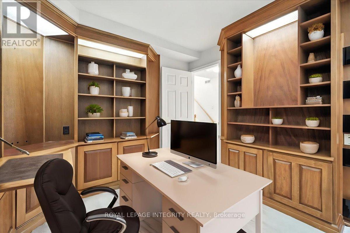 17 Columbus Avenue, Ottawa, ON - Indoor Photo Showing Office