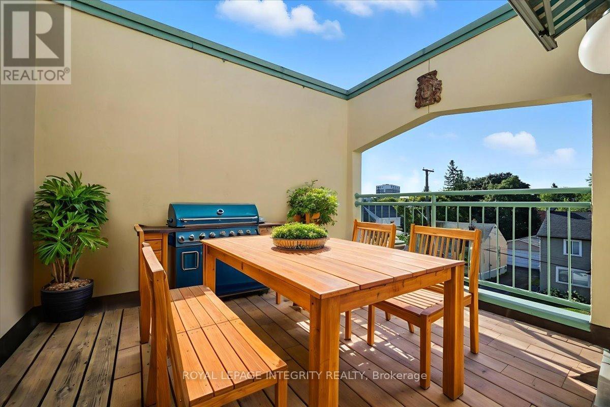 17 Columbus Avenue, Ottawa, ON - Outdoor With Deck Patio Veranda With Exterior