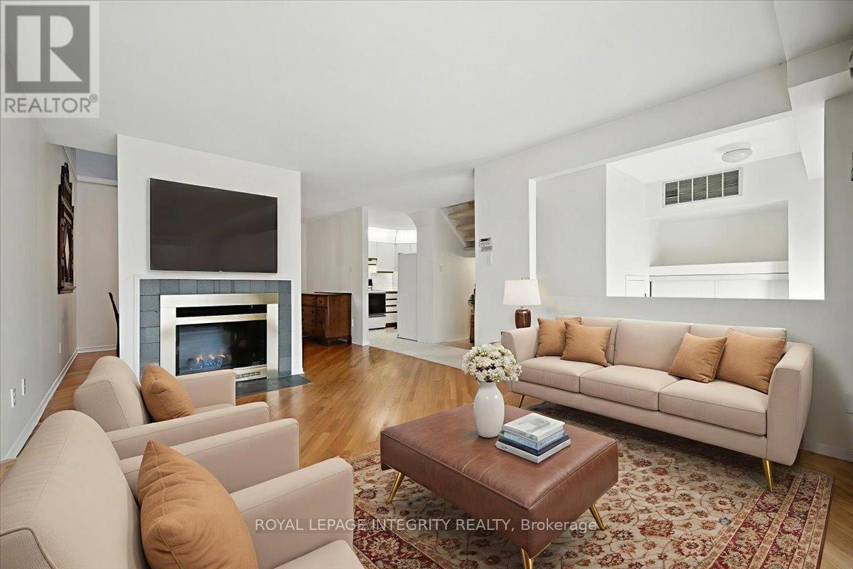 17 Columbus Avenue, Ottawa, ON - Indoor Photo Showing Living Room With Fireplace