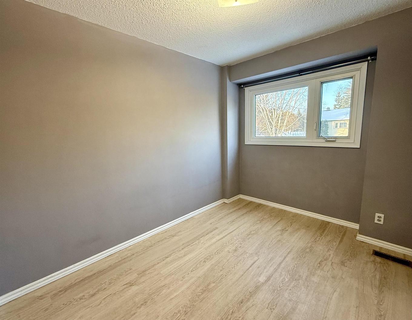 180 Varsity Row, Thunder Bay, ON - Indoor Photo Showing Other Room