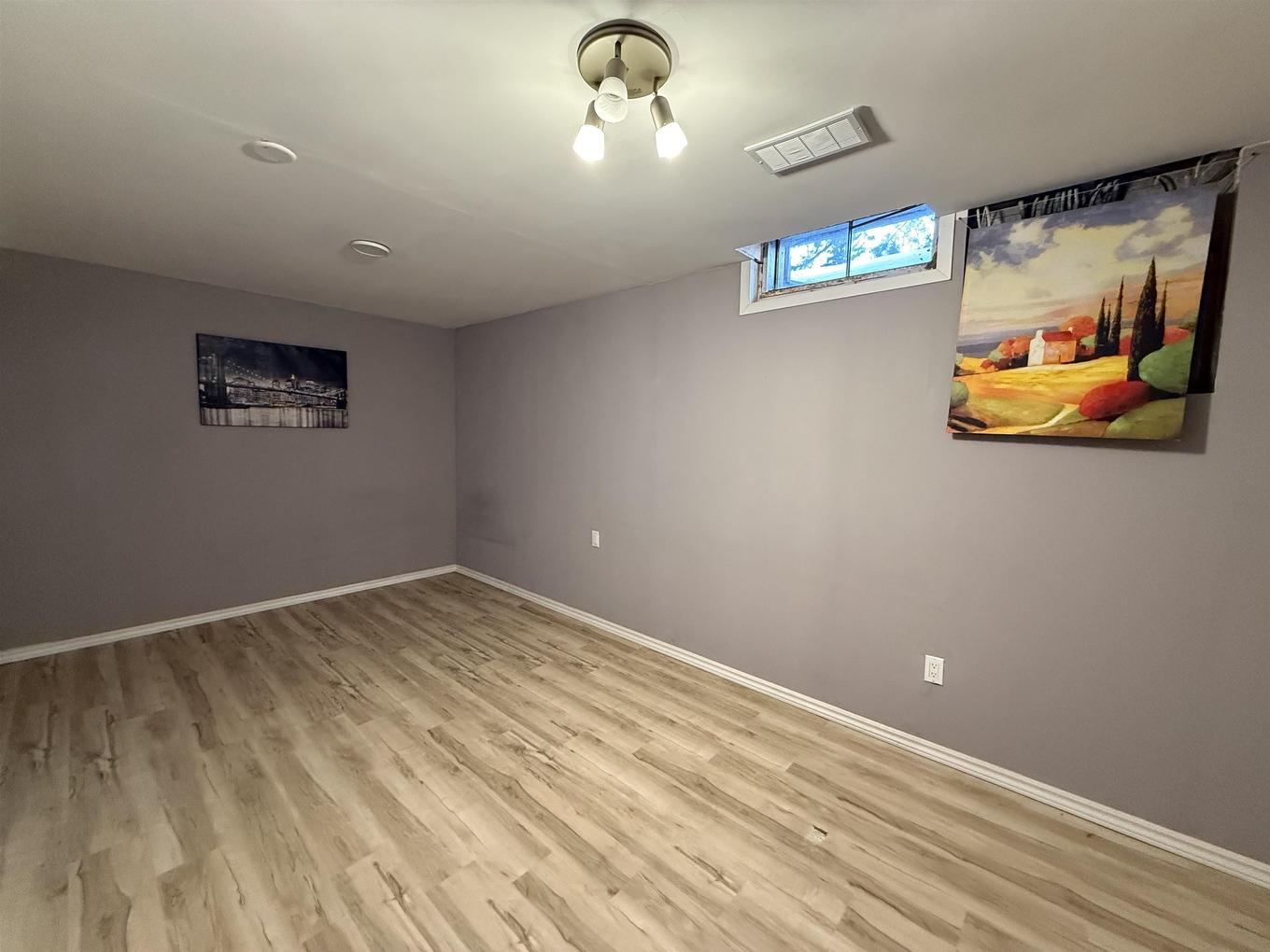 180 Varsity Row, Thunder Bay, ON - Indoor Photo Showing Other Room