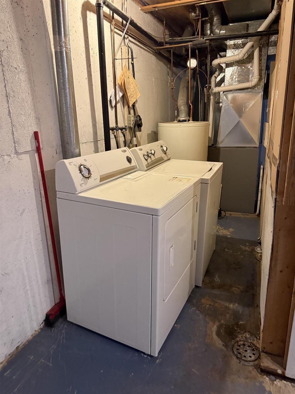 180 Varsity Row, Thunder Bay, ON - Indoor Photo Showing Laundry Room