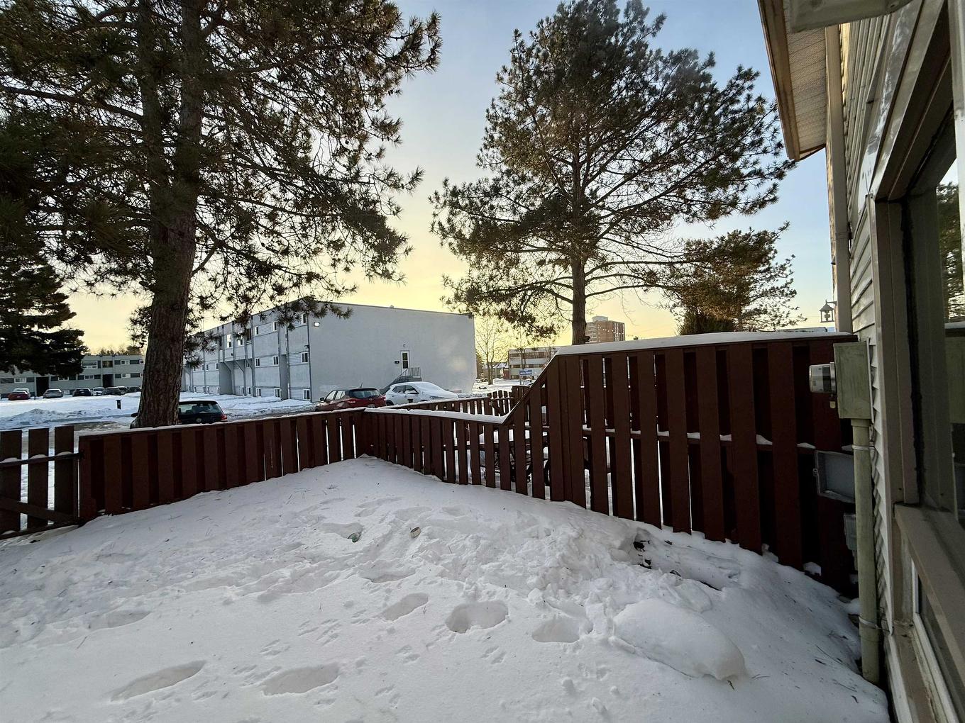 180 Varsity Row, Thunder Bay, ON - Outdoor