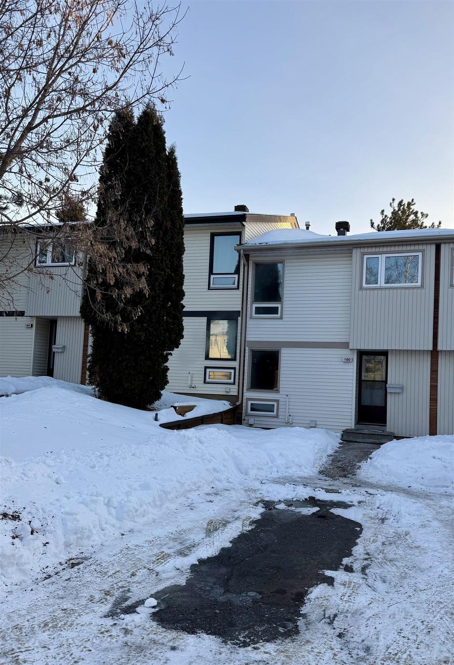 180 Varsity Row, Thunder Bay, ON - Outdoor